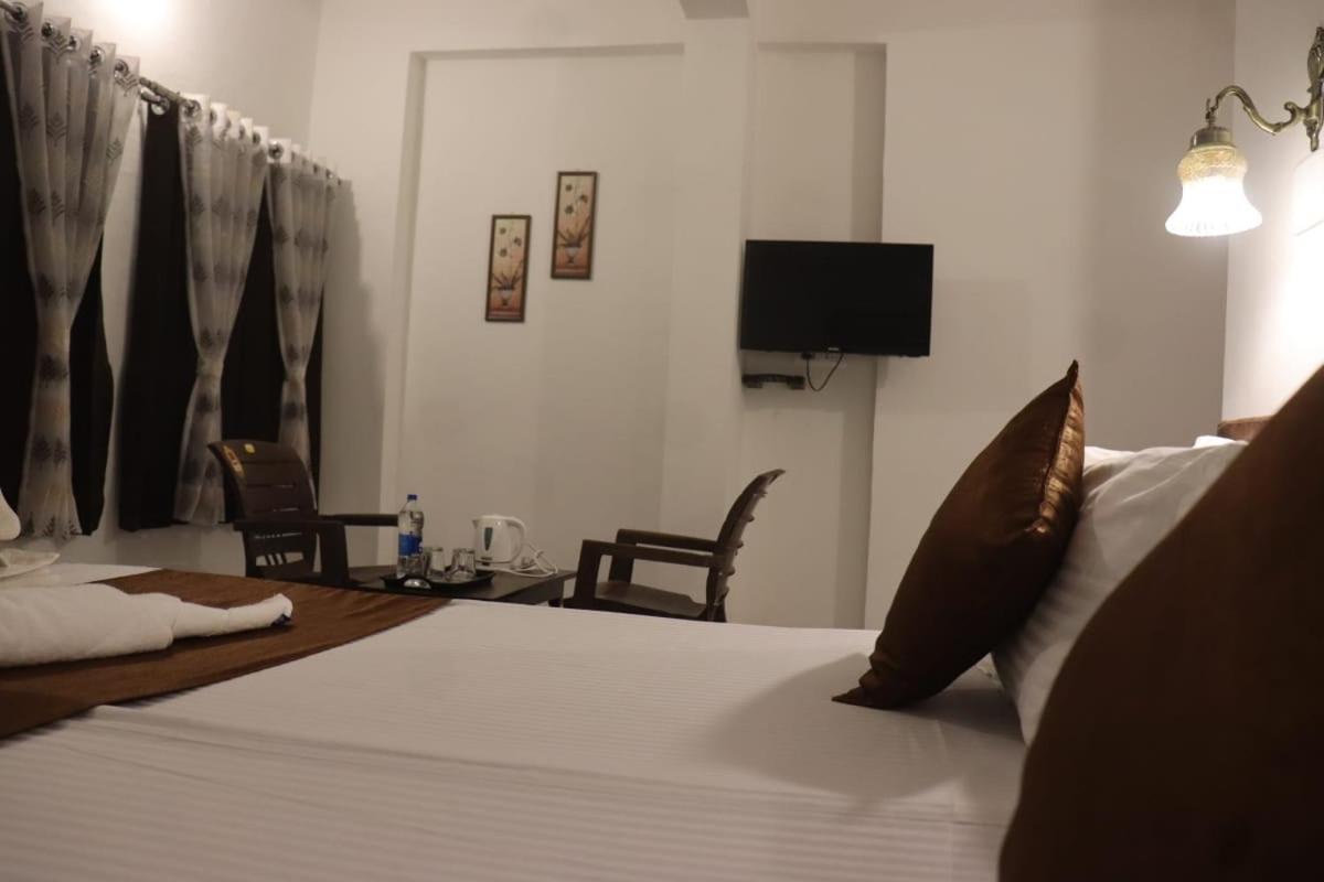 Hotel Shiv Palace Udaipur Buitenkant foto