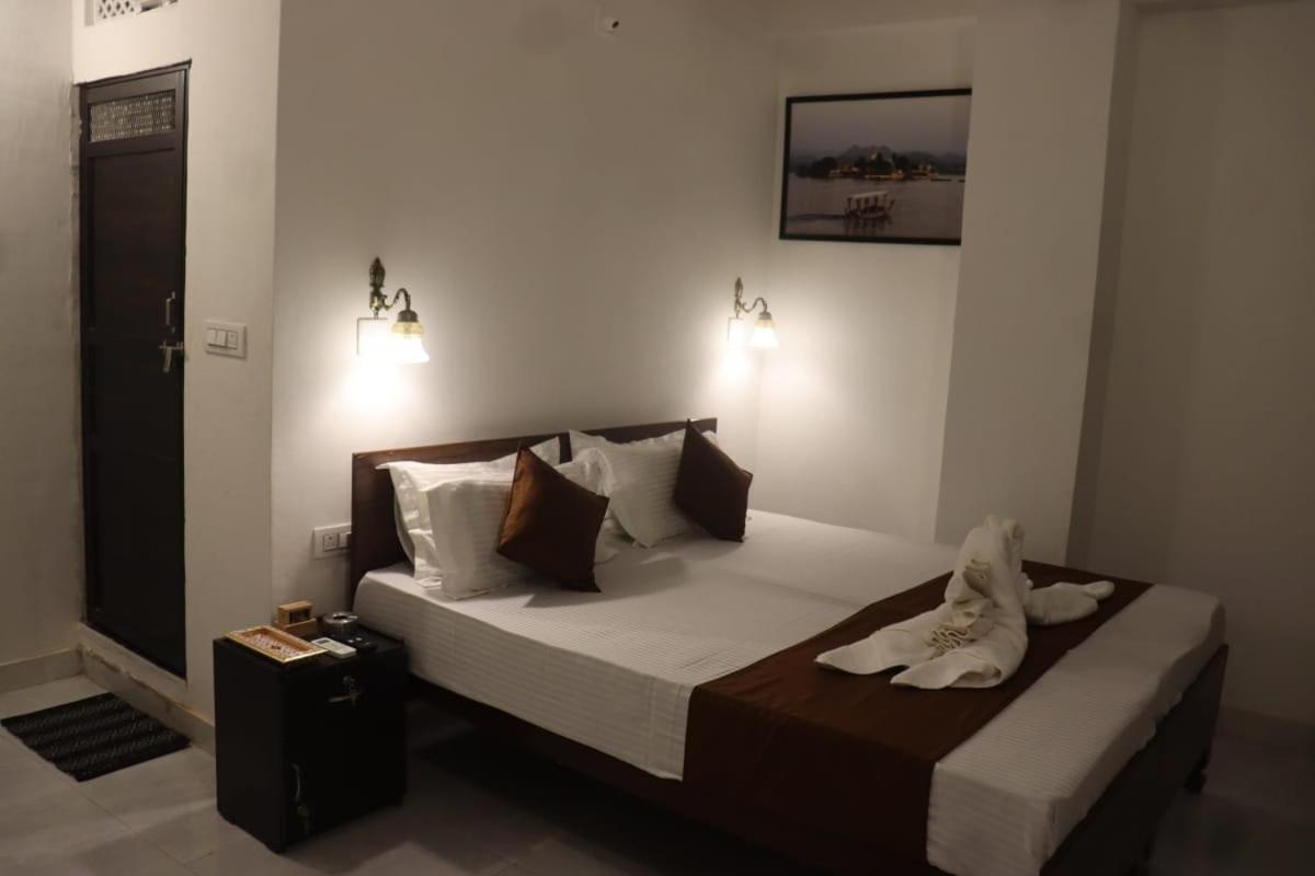 Hotel Shiv Palace Udaipur Buitenkant foto