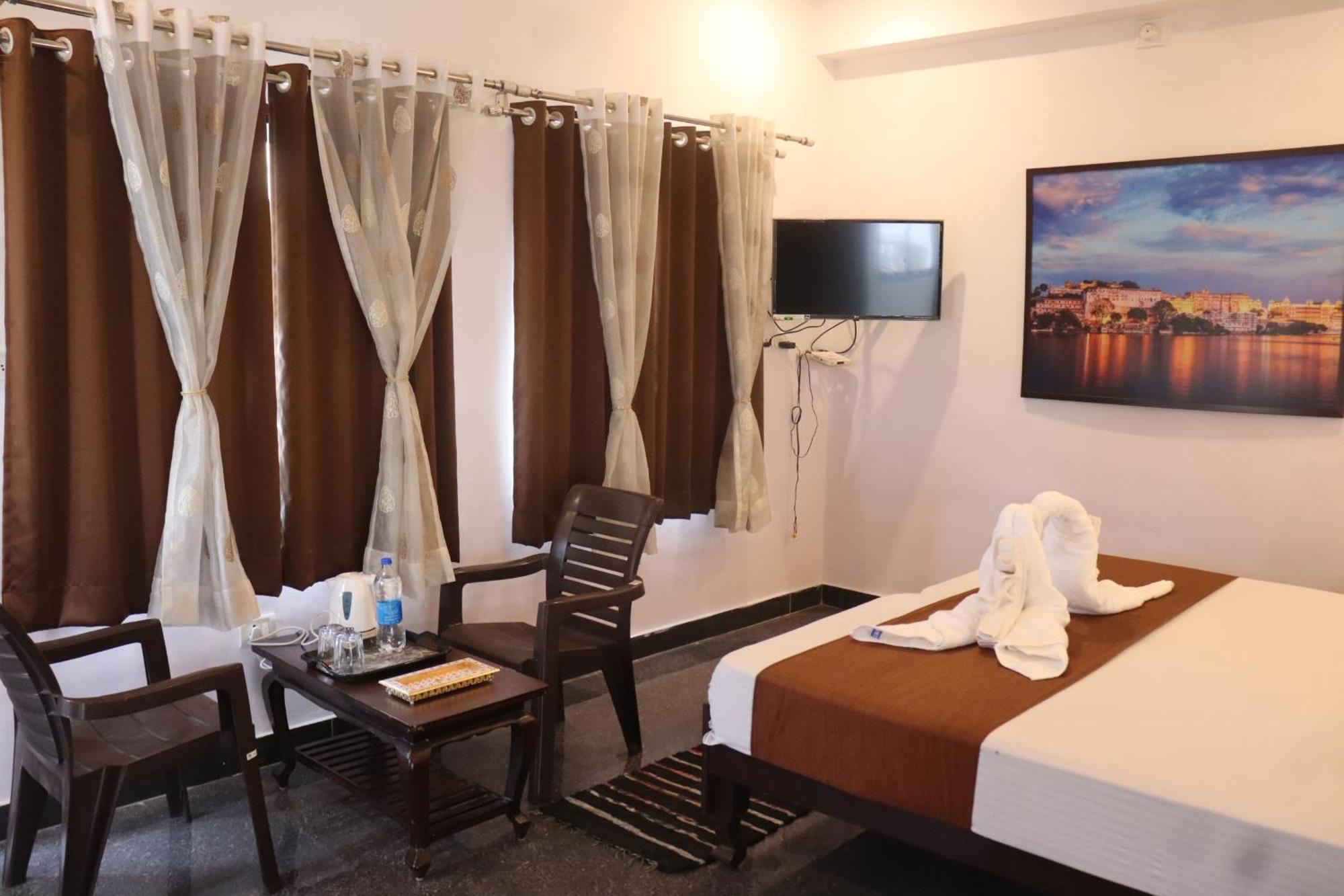 Hotel Shiv Palace Udaipur Buitenkant foto